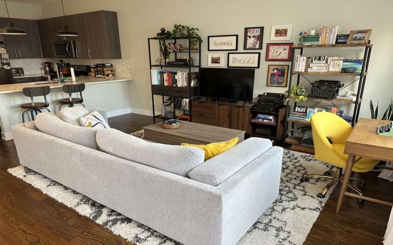 Rental listing in Uptown, North Side. Contact the landlord or property manager direct about rental.