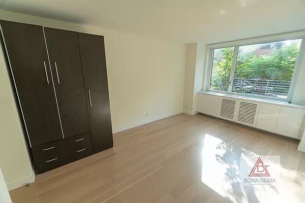 Furnished Midtown-West, Manhattan room for rent in 3 Bedrooms, Apartment for 2800 per month. Room ID 4738093