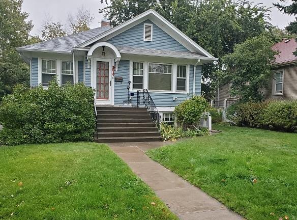 2217 1st Ave S unit Upstairs - Great Falls, MT 59401 - Home For Rent