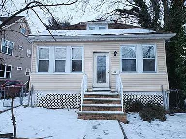 Rental listing in Maplewood, Esinteraction County. Contact the landlord or property manager direct about rental.