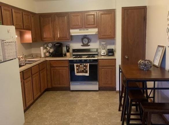 8717 Buckingham Rd - Sturtevant, WI 53177 - Home For Rent