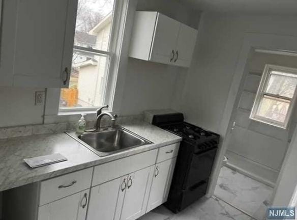 166 Rochelle Ave #2 - Rochelle Park, NJ 07662 - Home For Rent