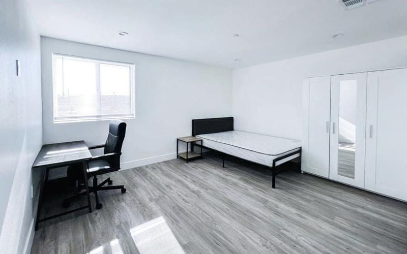 Furnished Huntington Park, East Los Angeles room for rent in 1 Bedroom, Apartment for 990 per month. Room ID 4738955