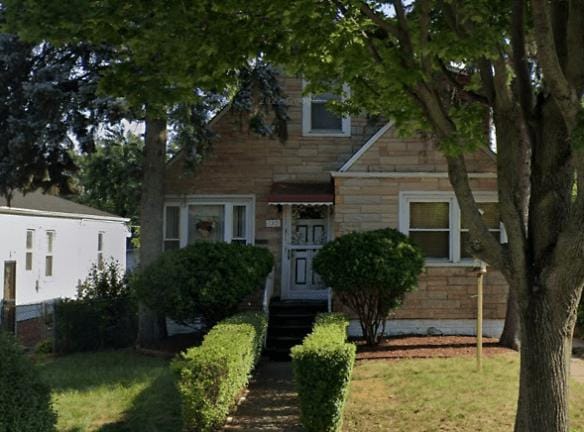 135 E 122nd Pl - Chicago, IL 60628 - Home For Rent