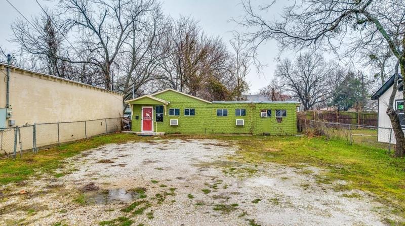 1007 W Ennis Ave, Ennis, TX 75119 - MLS 20503628 for Sale