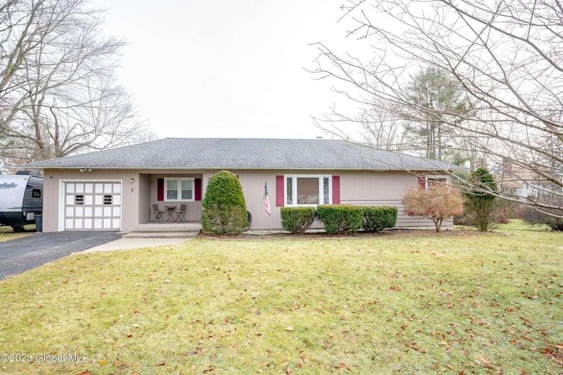 7 Fernwood Drive, Colonie, NY 12211  624131478 for Sale