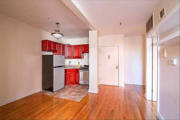 Rental listing in Williamsburg, Brooklyn. Contact the landlord or property manager direct about rental.