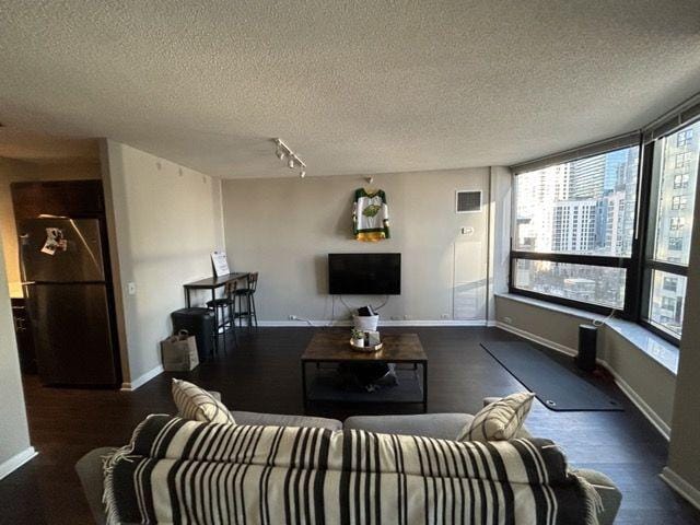 Rental listing in West Loop, Downtown. Contact the landlord or property manager direct about rental.