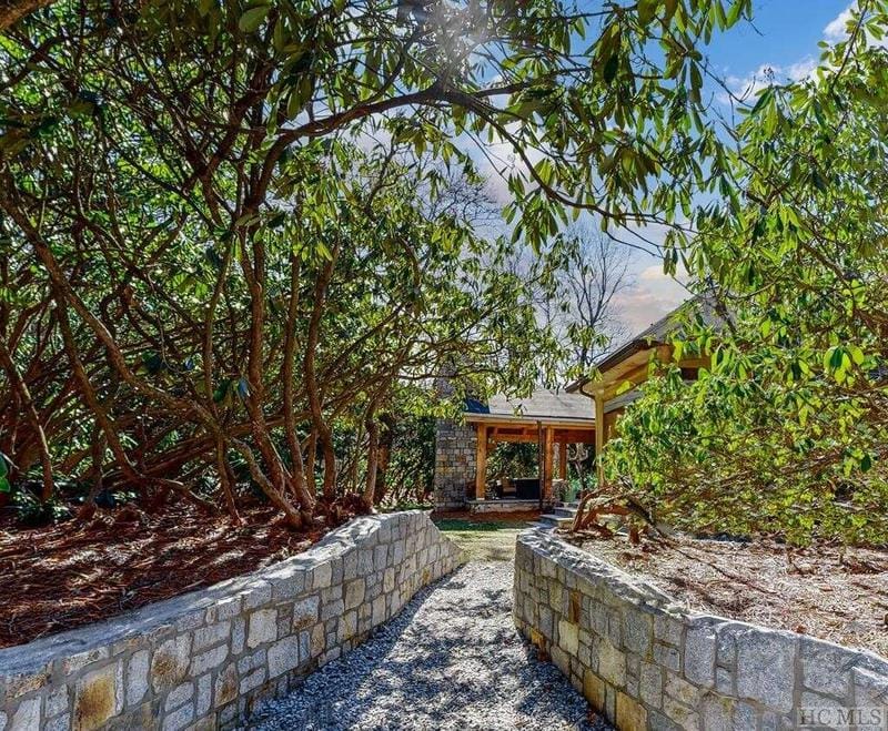 10 Gibson, Highlands, NC 28741  623940149 for Sale