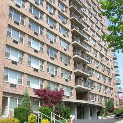 Rental listing in Stamford, Southwest CT. Contact the landlord or property manager direct about rental.