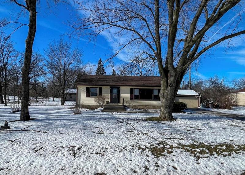 5361 S 28th St, Greenfield, WI 53221 - MLS 1863333 for Sale