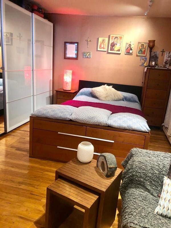 Rental listing in Chelsea, Manhattan. Contact the landlord or property manager direct about rental.
