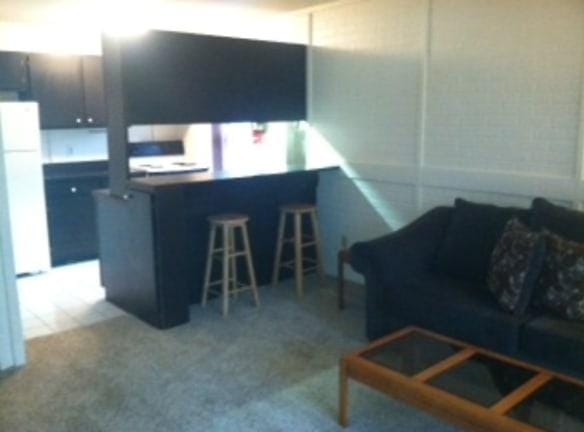 916 Woodlawn Dr unit 2500 621 - Charleston, IL 61920 - Home For Rent
