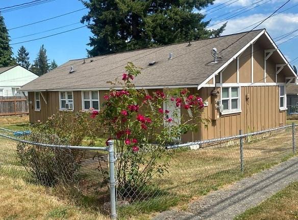 1009 52nd St SE - Everett, WA 98203 - Home For Rent