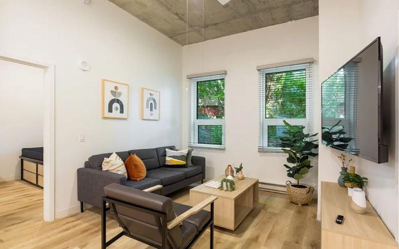 Furnished University District, Seattle Area room for rent in 5 Bedrooms, Apartment for 1350 per month. Room ID 4738988