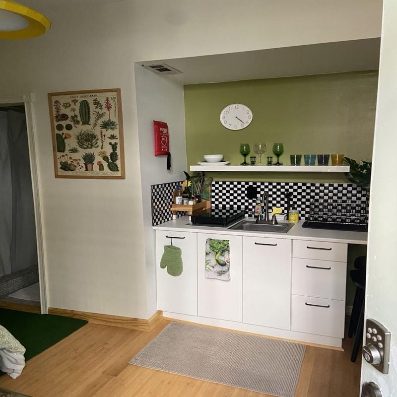 Rental listing in Richmond Downtown, Richmond Area. Contact the landlord or property manager direct about rental.