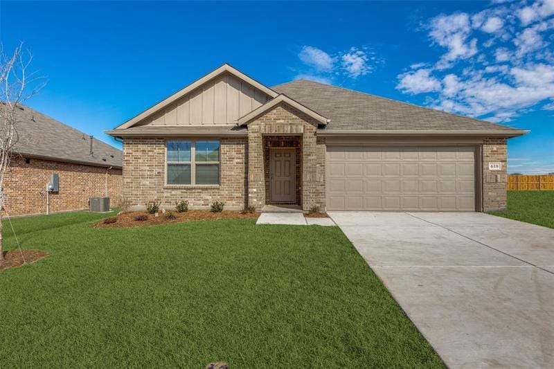 618 Metallic Tree Ln, Van Alstyne, TX 75495 for Rent
