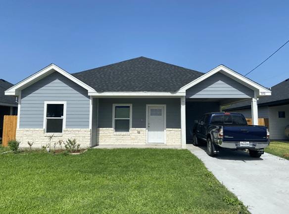 326 S 15th St - Kingsville, TX 78363 - Home For Rent
