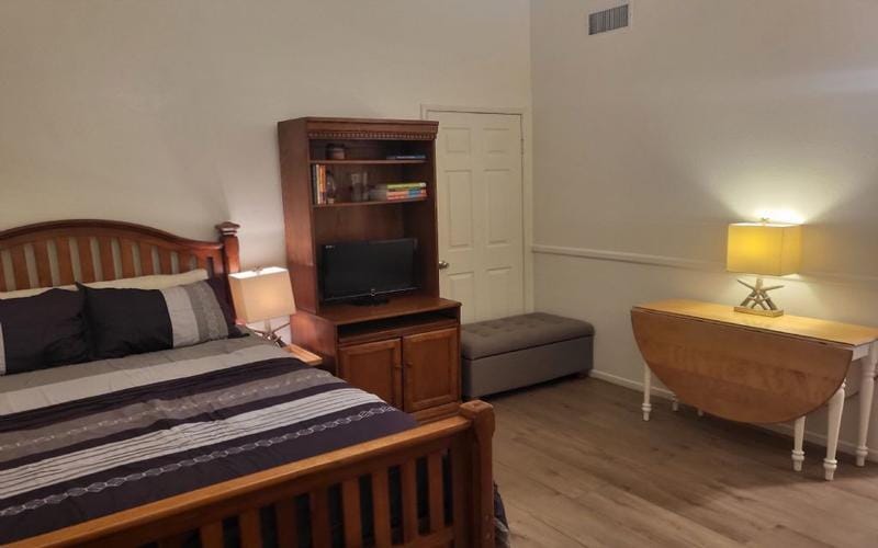 Furnished Anaheim, Orange County room for rent in 3 Bedrooms, Apartment for 1980 per month. Room ID 4739579
