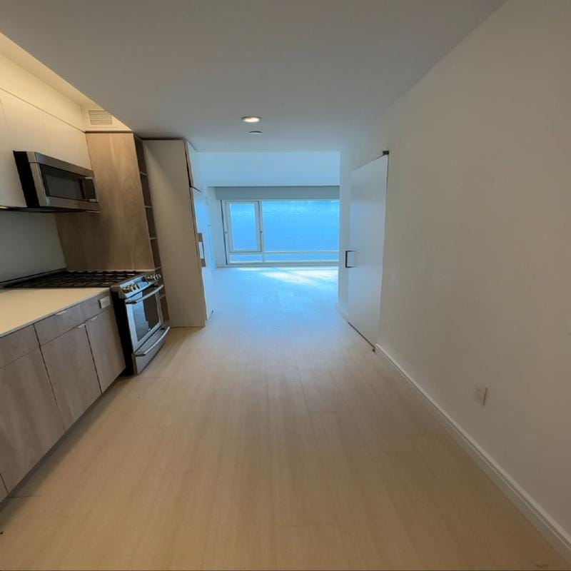 Rental listing in Midtown-West, Manhattan. Contact the landlord or property manager direct about rental.