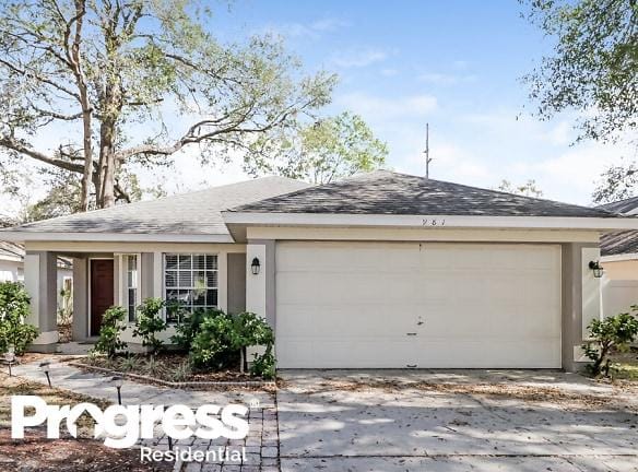 987 Royal Oaks Dr - Apopka, FL 32703 - Home For Rent