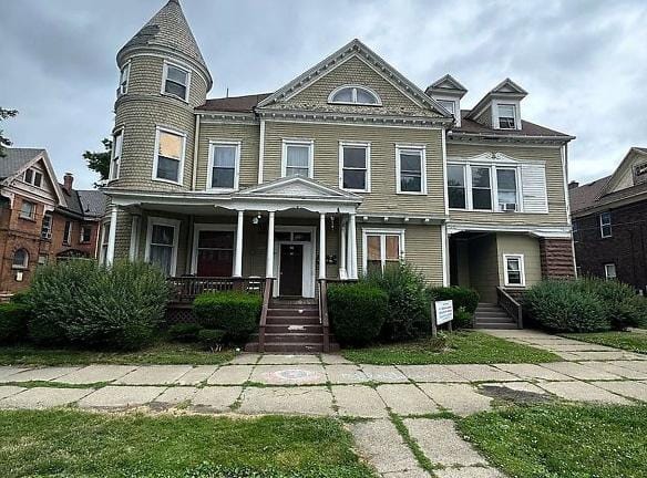 324 W 9th St - Erie, PA 16502 - Home For Rent