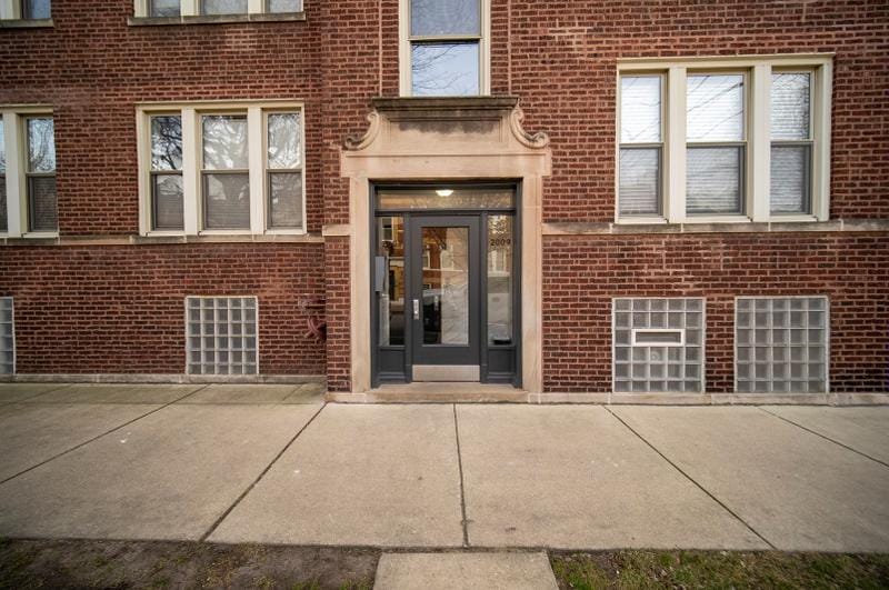 2009 W Warner Ave #1, Chicago, IL 60618 - MLS 11957545 for Sale