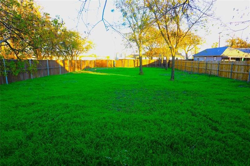 611 N Snyder Ave, Justin, TX 76247 for Sale