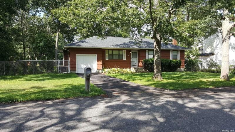 Mastic, Suffolk County, NY House for sale Property ID: 417955298