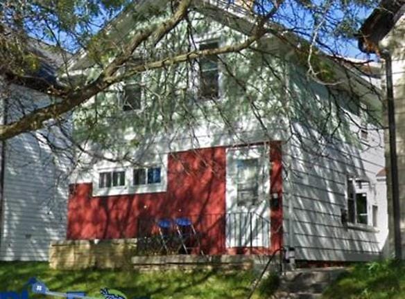 922 Erie Ave unit 924 - Sheboygan, WI 53081 - Home For Rent