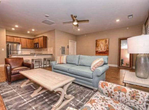 My Niche Apartments - 4530 Park Rd - Charlotte, NC Apartments for Rent