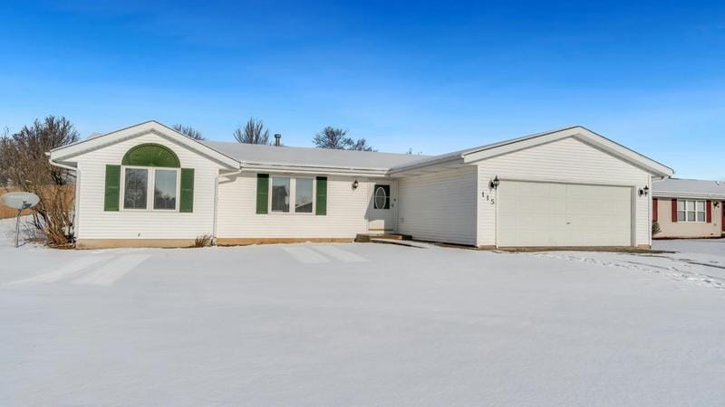 115 SUNNY HILL DR, DAVIS JUNCTION, IL 61020 Single Family Residence For Sale  MLS# 202400133