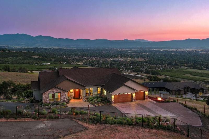 3558 Roxy Ann Heights Drive, Medford, OR 97504  614481749 for Sale