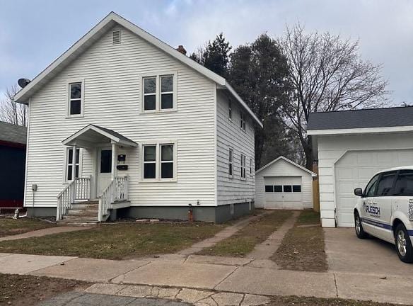53 E 14th St - Clintonville, WI 54929 - Home For Rent
