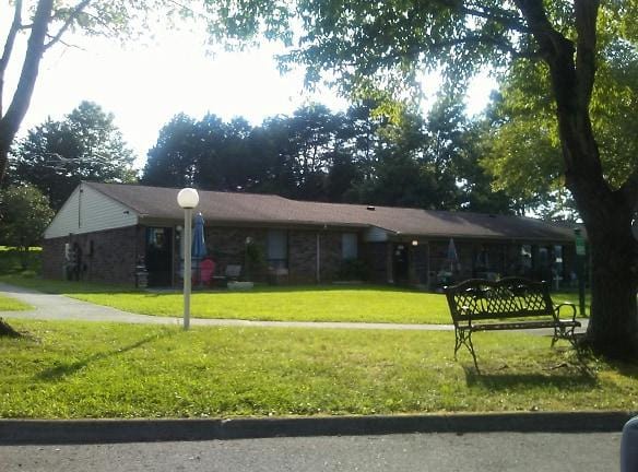 Sunnybrook Apartments - 4500 Doris Cir - Knoxville, TN Apartments for Rent