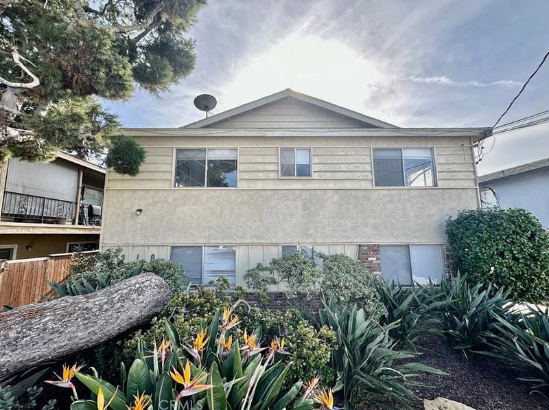 2210 Clark Ln, Redondo Beach, CA 90278 - MLS SB23223788 for Sale