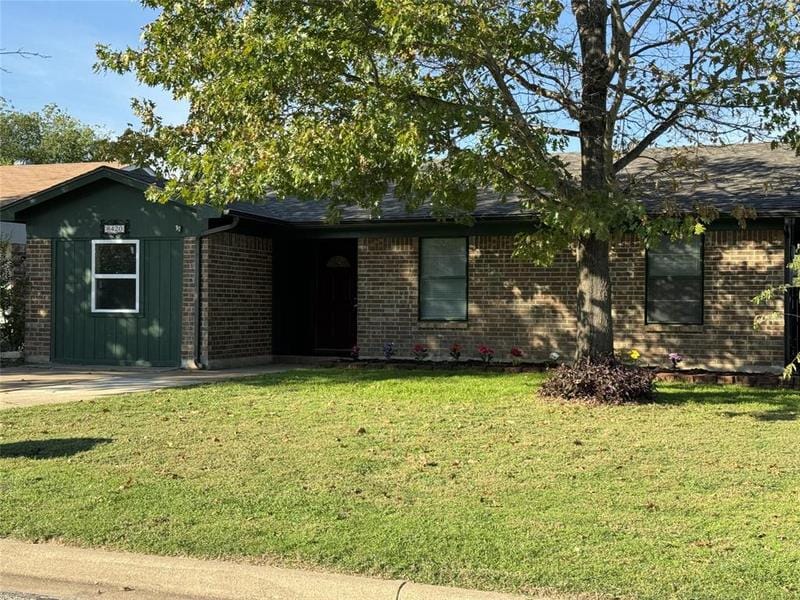 8420 Raymond Ave, White Settlement, TX 76108  MLS# 20480177 for Sale