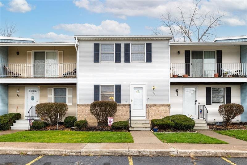 13 Southfield Dr, Webster, NY 14580  MLS# R1513860 for Sale