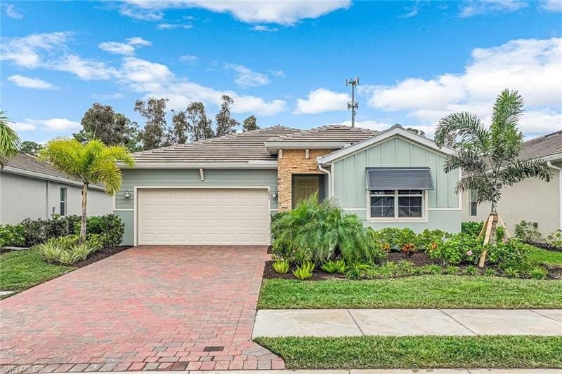 283 TAMARINDO LN, NAPLES, FL 34114 Single Family Residence For Sale  MLS# 224003012