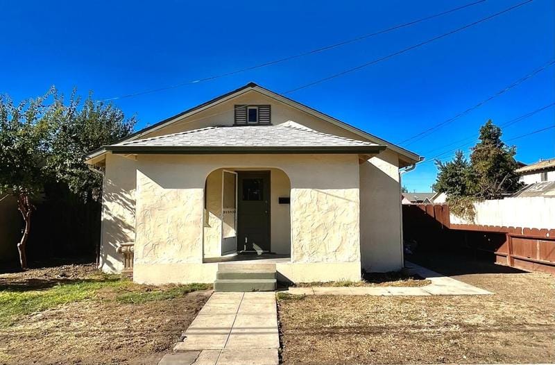 320 Ellis St, KING CITY, CA 93930  MLS# ML81947931 for Sale