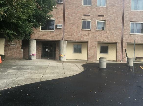 Covenant Manor Apartments - 4951 Covenant House Dr - Dayton, OH Apartments for Rent