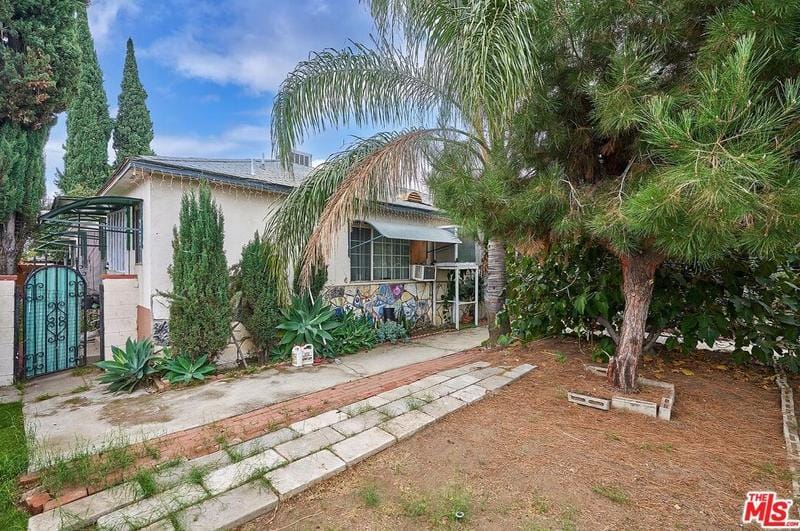 13704 Osborne St, Arleta, CA 91331 - MLS 24-344315 for Sale