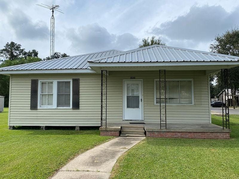 Nice 2/1bth for rent in 1431 N Avenue H, Crowley, LA 70526
