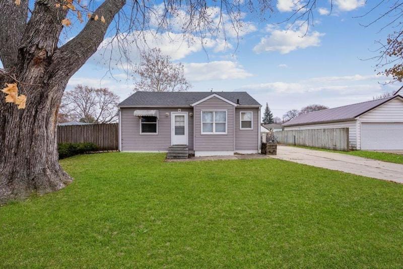 2615 W 9TH ST, Waterloo, IA 50702 Single Family Residence For Sale  MLS# 20235128