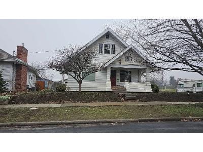 E Oak St for Sale