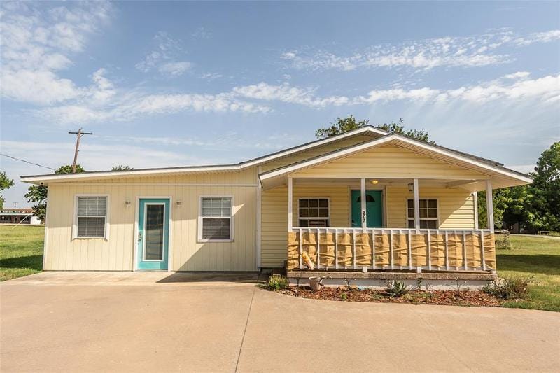 207 W Walnut St, NOCONA, TX 76255 for Sale