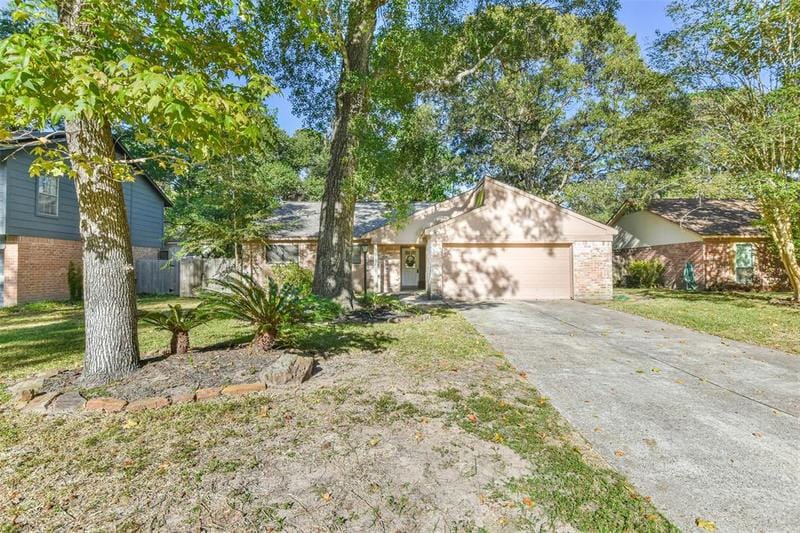2135 Tree Ln, HUMBLE, TX 77339 for Sale