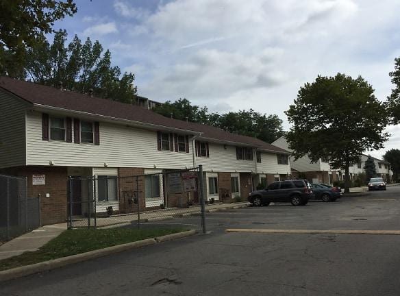 Amesbury-Rosalind Apartments - 9310 A Amesbury Ave - Cleveland, OH Apartments for Rent