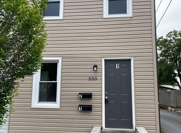 550 S Main St - Chambersburg, PA 17201 - Home For Rent