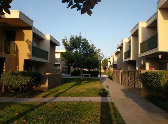 Lexington Green Apartments - 1415 E Lexington Ave - El Cajon, CA Apartments for Rent